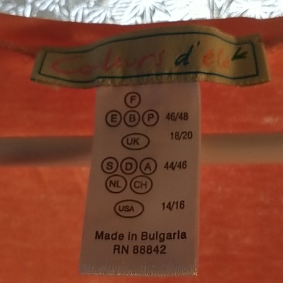 Beautiful top - Picture 2 of 2